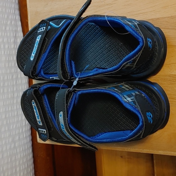 🌸2X Host Pick🌸NWT Boy's Bata Sandals - Picture 2 of 7
